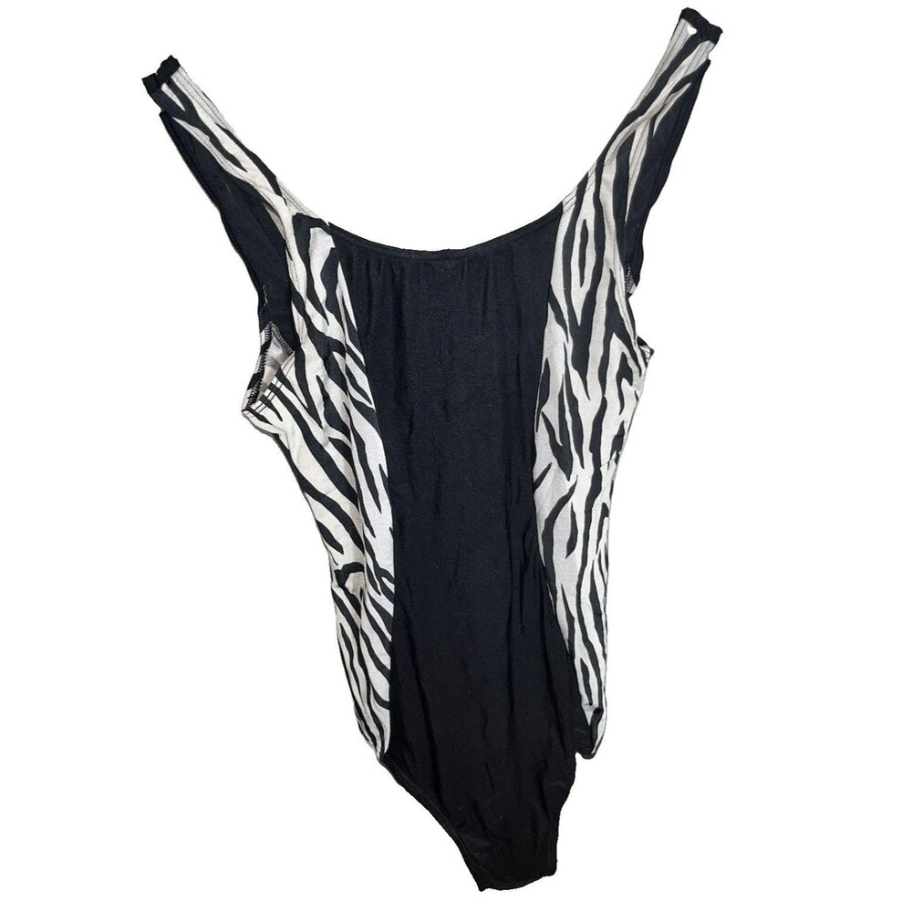 LYCRA Women’s Plus Size 22 One-Piece Swimsuit Black/White Zebra Strap